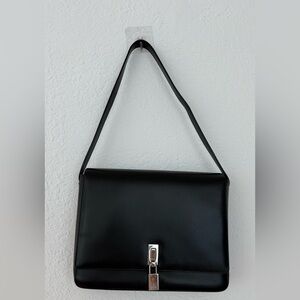 Elegant Black Leather GUCCI vintage shoulder bag